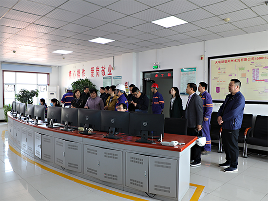 生態(tài)環(huán)境部大氣司一行到天瑞新登水泥公司進行調(diào)研?